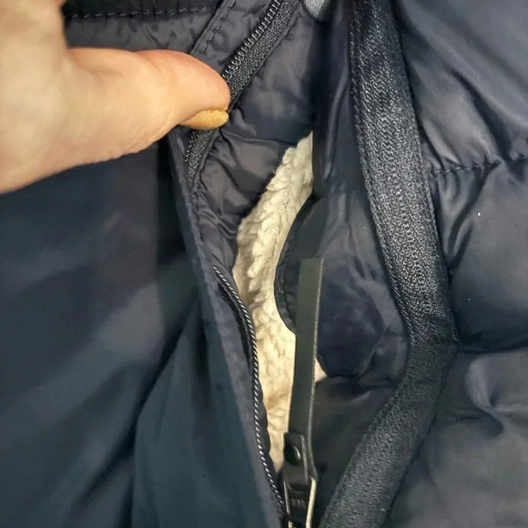 Amazon Essentials Mens Navy Faux Sherpa Lined Puffer Vest Size Medium - Picture 2 of 5